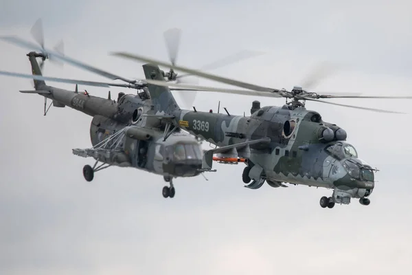 Vuelo de demostración de helicóptero Mi-24 —  Fotos de Stock