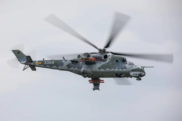 Vuelo de demostración de helicóptero Mi-24 — Foto de Stock