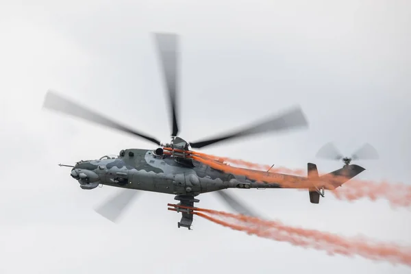 Mi-24 Helikopter-Demonstrationsflug — Stockfoto