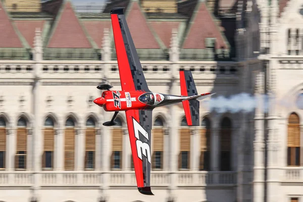 Macaristan, Budapeşte, Tuna, dunai, nehir, kırmızı boğa, hava, yarış, pilot, kanatlar, challenger, Kupası, rekabet, sinek, uçan, hızlı, akrobasi, kenar, küçük, uçak, pilot, ünlü, sert, güneşli, heyecan