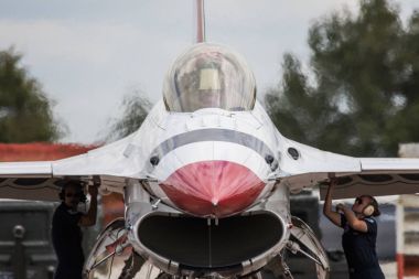 Bize hava kuvvetleri Thinderbirds 