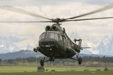 Nowy Targ Polonya Ordusu helikopterlerle