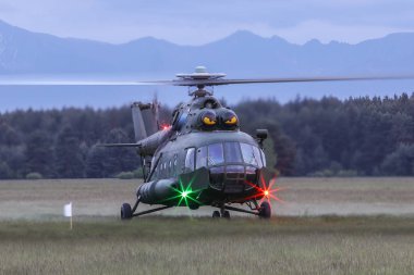 Nowy Targ Polonya Ordusu helikopterlerle