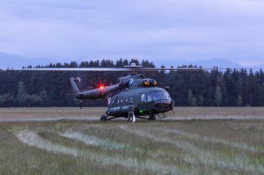 Nowy Targ Polonya Ordusu helikopterlerle