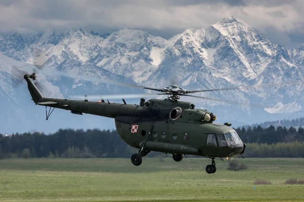 Helicópteros del ejército polaco en Nowy Targ —  Fotos de Stock