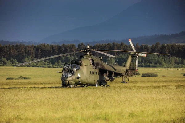 Polský armádní helikoptéry v Nowy Targ — Stock fotografie