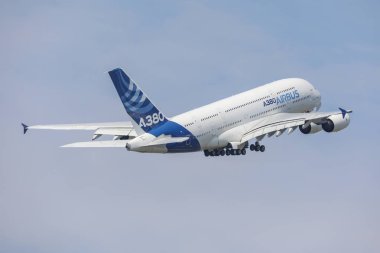 Airbus A380 gösteri uçuş