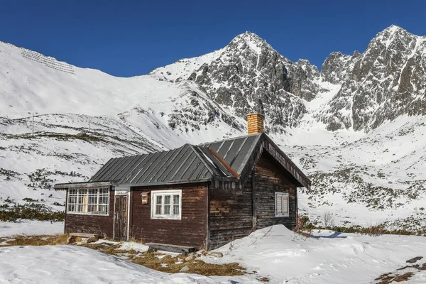 Berghütte unter tatrzanska lomnica — Stockfoto