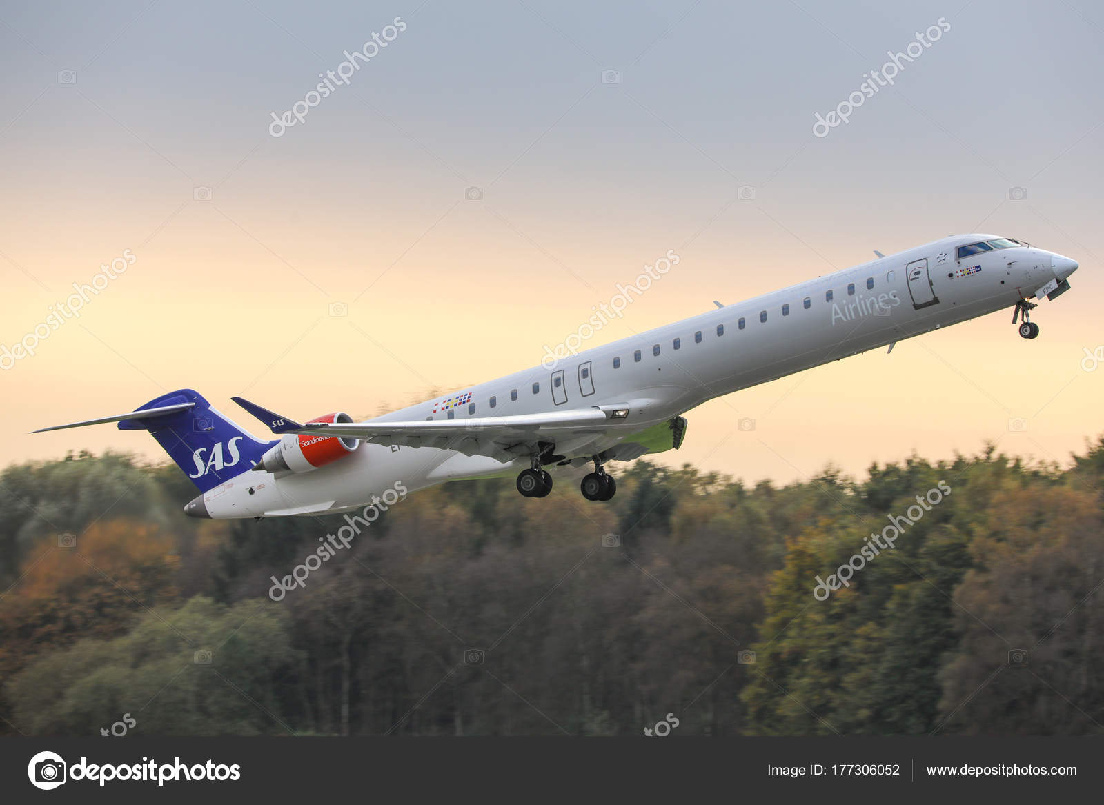Hamburg Fuhlsbttel 17 Fokker 100 Scandinavian Airlines Takeoff Hamburg Airport Stock Editorial Photo C Adameq2 Hamburg Fuhlsbttel 17 Fokker 100 Scandinavian Airlines Takeoff Hamburg Airport Stock Editorial Photo C Adameq2