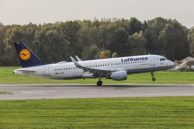 Hamburg fuhlsbttel - 18.10.2017 Airbus A320 Lufthansa Havayolları kalkış Hamburg Havaalanı'na 18.10.2017 Hamburg, Almanya