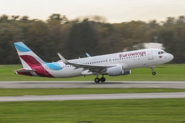 Hamburg fuhlsbttel - 18.10.2017 Airbus A310-Hamburg, Almanya 18.10.2017 Hamburg havaalanından kalktıktan Euronwings