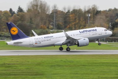 Hamburg fuhlsbttel - 18.10.2017 Airbus A320 Neo Hamburg airport, Hamburg, Almanya 18.10.2017 gelen Lufthansa Havayolları takeoff'en