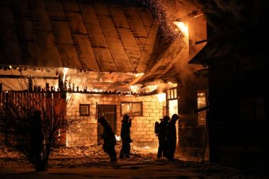 Szaflary, Polonya - 3.01.2017 A ev ateşe 3.01.2017 Szaflary, Polonya