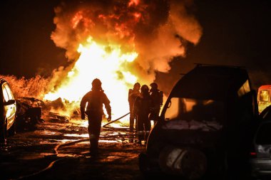 Nowy Targ, Polonya - 31.10.2017 çöpe 31.10.2017 Nowy Targ, Polonya yangın