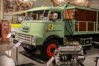 Hollanda, Eindhoven - 08.09.2017 Daf Museum - tam tarihinin efsanevi otomobil üreticisi markası tek bir yerde 08.09.2017 Eindhoven, Hollanda