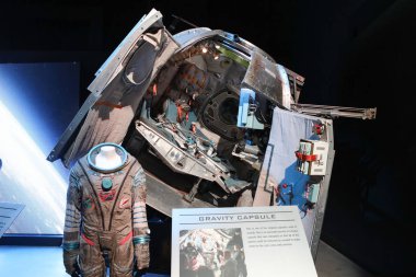 Warner Bros kapsüle yerçekimi