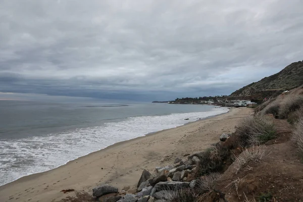 Batı kıyısında Kaliforniya Santa Monica yakınlarında