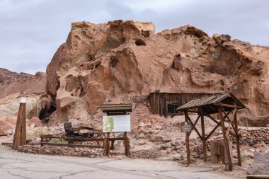 Calico içinde gümüş madeni
