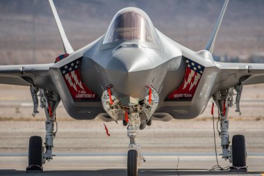 Las Vegas, ABD - 15.2019 F-35 Lightning Ii uçuş sırasında Nellis Hava Üssü 'nde Hava Ulusu Hava Gösterisi sırasında 15.11.2019 Las Vegas, ABD