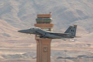 Las Vegas, ABD - 15.2019 F-15 Strike Eagle Nellis Hava Üssü 'ndeki Hava Ulusu Hava Gösterisi sırasında ABD' nin Las Vegas şehrinde 15.11.2019