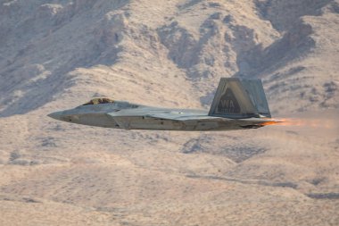 Las Vegas, ABD - 15.2019 Usaf Thunderbird gösteri uçuşu sırasında Nellis Hava Üssü 'nde 15.11.2019, ABD