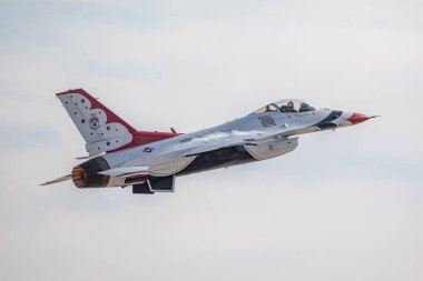 Las Vegas, ABD - 15.2019 Usaf Thunderbird gösteri uçuşu sırasında Nellis Hava Üssü 'nde 15.11.2019, ABD