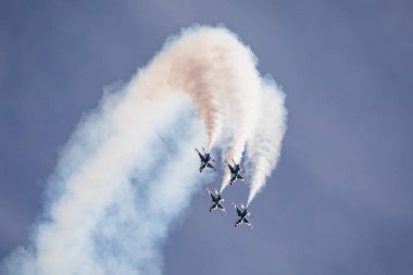 Las Vegas, ABD - 15.2019 Usaf Thunderbird gösteri uçuşu sırasında Nellis Hava Üssü 'nde 15.11.2019, ABD
