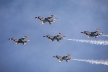 Las Vegas, ABD - 15.2019 Usaf Thunderbird gösteri uçuşu sırasında Nellis Hava Üssü 'nde 15.11.2019, ABD