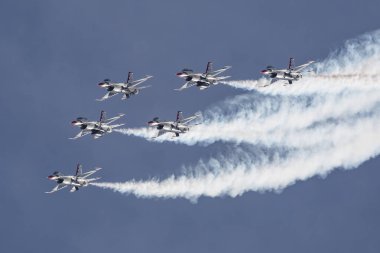 Las Vegas, ABD - 15.2019 Usaf Thunderbird gösteri uçuşu sırasında Nellis Hava Üssü 'nde 15.11.2019, ABD