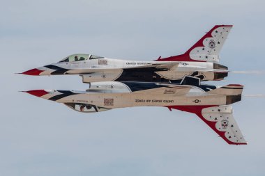 Las Vegas, ABD - 15.2019 Usaf Thunderbird gösteri uçuşu sırasında Nellis Hava Üssü 'nde 15.11.2019, ABD