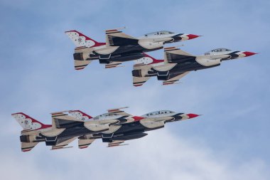 Las Vegas, ABD - 15.2019 Usaf Thunderbird gösteri uçuşu sırasında Nellis Hava Üssü 'nde 15.11.2019, ABD