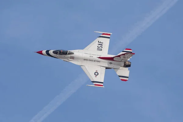 美国拉斯维加斯 2019年11月15日在美国拉斯维加斯奈利斯空军基地举行的航空国家航空展期间的Usaf雷鸟示范飞行 — 图库照片