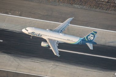 Los Angeles, ABD - 13.11.2019 Airbus A320 Alaska Airlines Los Angeles Uluslararası Havalimanı, 13.11.2019, ABD