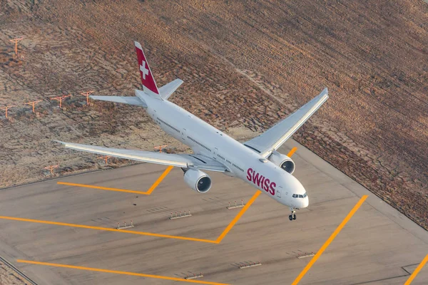 Лос Анджелес Сша 2019 Boeing 777 Swiss Airlines Международном Аэропорту — стоковое фото