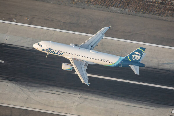 Лос-Анджелес, США - 13.11.2019 Airbus A320 Alaska Airlines at Los Angeles International Airport in 13.11.2019 in Los Angeles, United States

