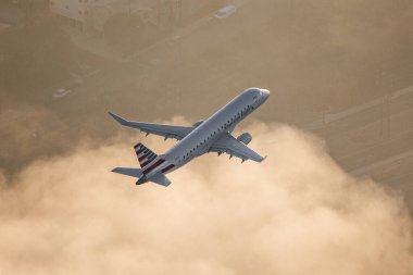 Los Angeles, ABD - 13.11.2019 Embraer Erj 197 Amerikan Havayolları Los Angeles Uluslararası Havalimanı 'nda 13.11.2019, ABD