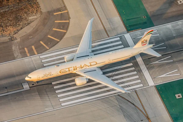 Лос Анджелес Сша 2019 Boeing 777 Etihad Los Angeles International — стоковое фото