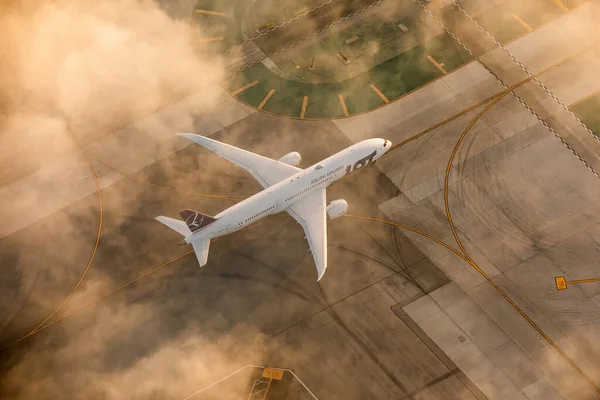 Los Angeles, ABD - 13.11.2019 Boeing 787 Lot Polonya Havayolları Los Angeles Uluslararası Havalimanı 'nda 13.11.2019, ABD