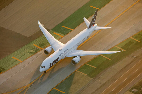 Лос-Анджелес, США - 13.11.2019 Boeing 787 LOT Polish Airlines в международном аэропорту Лос-Анджелеса 13.11.2019 в Лос-Анджелесе, США
