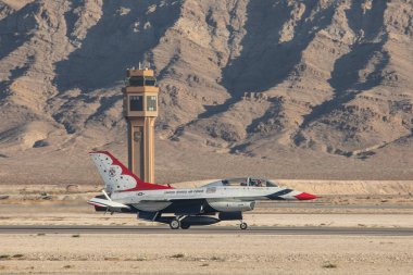 Las Vegas, ABD - 15.2019 Usaf Thunderbird gösteri uçuşu sırasında Nellis Hava Üssü 'nde 15.11.2019, ABD
