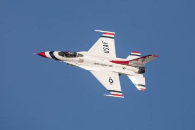Las Vegas, ABD - 15.2019 Usaf Thunderbird gösteri uçuşu sırasında Nellis Hava Üssü 'nde 15.11.2019, ABD