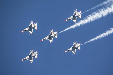Las Vegas, ABD - 15.2019 Usaf Thunderbird gösteri uçuşu sırasında Nellis Hava Üssü 'nde 15.11.2019, ABD