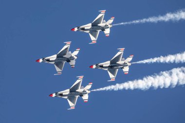 Las Vegas, ABD - 15.2019 Usaf Thunderbird gösteri uçuşu sırasında Nellis Hava Üssü 'nde 15.11.2019, ABD