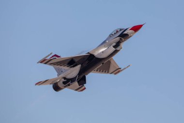 Las Vegas, ABD - 15.2019 Usaf Thunderbird gösteri uçuşu sırasında Nellis Hava Üssü 'nde 15.11.2019, ABD