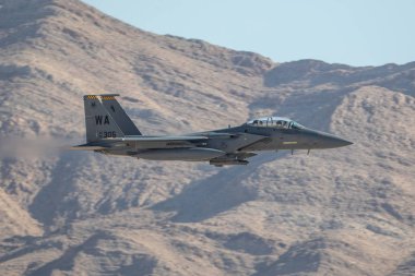 Las Vegas, ABD - 15.2019 F-15 Strike Eagle Nellis Hava Üssü 'ndeki Hava Ulusu Hava Gösterisi sırasında ABD' nin Las Vegas şehrinde 15.11.2019