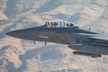 Las Vegas, ABD - 15.2019 F-15 Strike Eagle Nellis Hava Üssü 'ndeki Hava Ulusu Hava Gösterisi sırasında ABD' nin Las Vegas şehrinde 15.11.2019