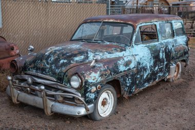 Holbrook, ABD - 21.11.2019 Eski retro otomobil 666.11.2019, Holbrook, ABD