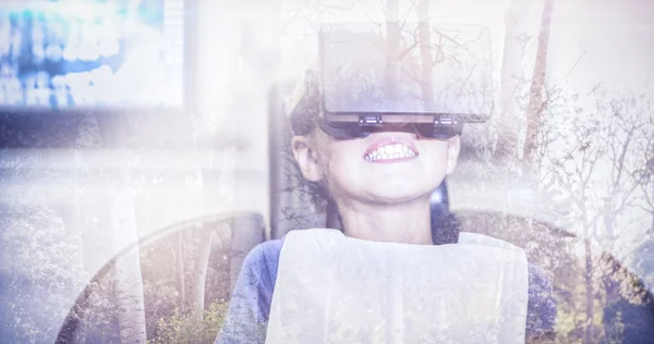 Boy with virtual reality simulator — Stock Photo, Image