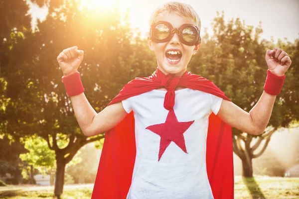 Menino vestido de super-homem — Fotografia de Stock