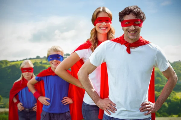 Úgy tesz, mintha család superher — Stock Fotó